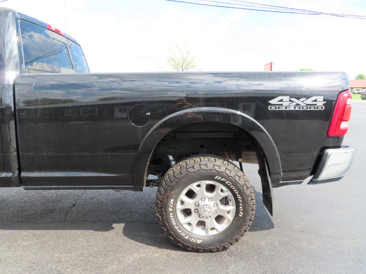 RAM 2500 Laramie 4x4 Crew Cab 8' Box 2022
