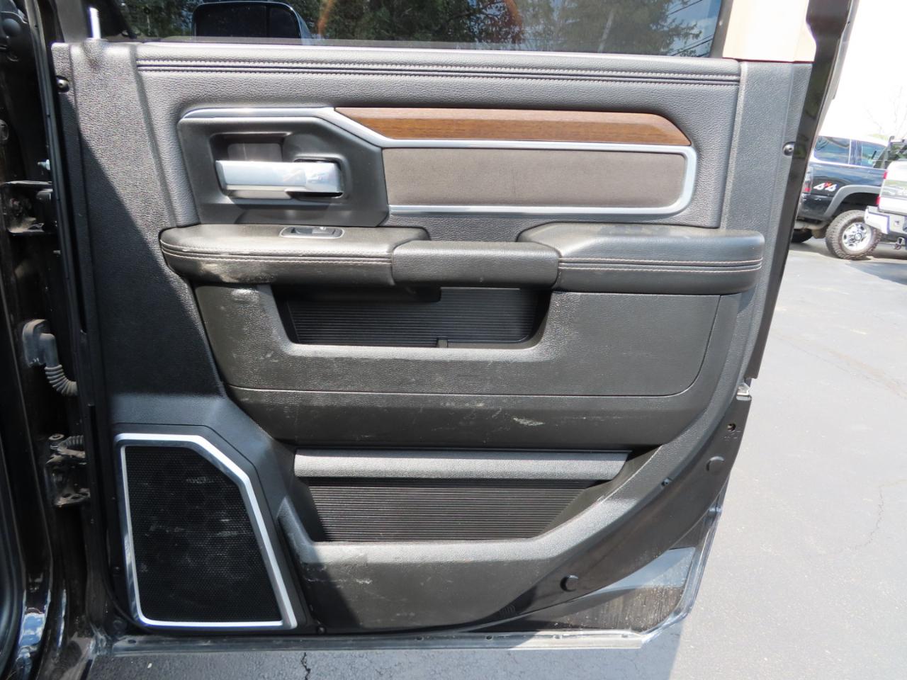 RAM 2500 Laramie 4x4 Crew Cab 8' Box 2022