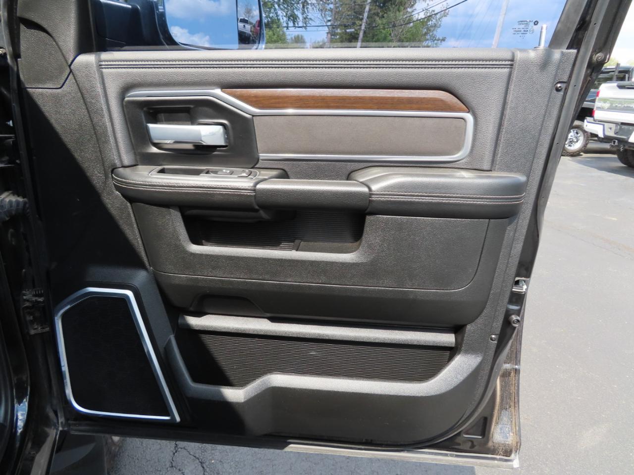 RAM 2500 Laramie 4x4 Crew Cab 8' Box 2022