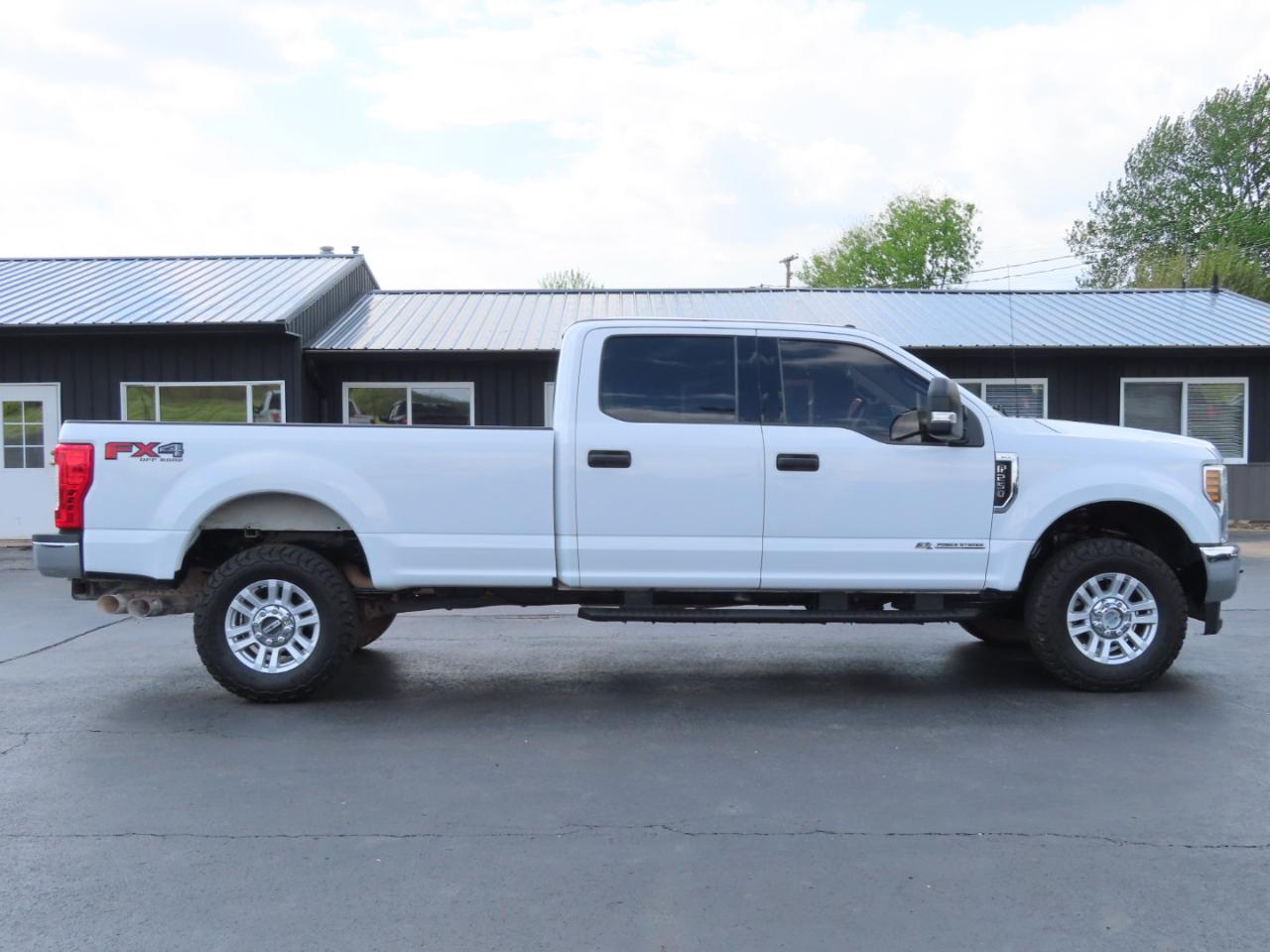 Ford Super Duty F-250 SRW XLT 4WD Crew Cab 8' Box 2019