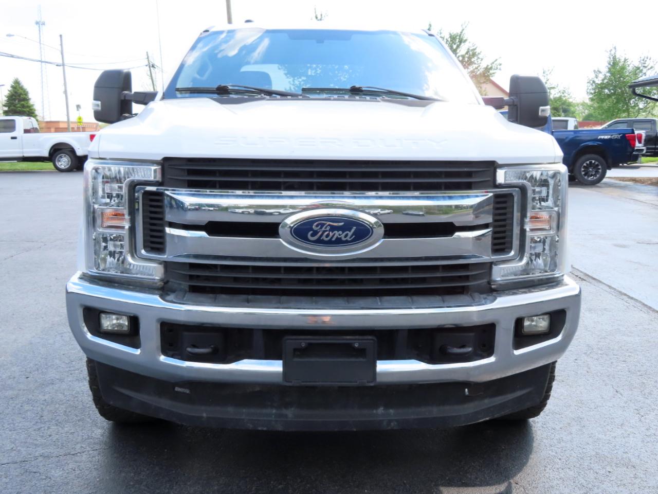 Ford Super Duty F-250 SRW XLT 4WD Crew Cab 8' Box 2019
