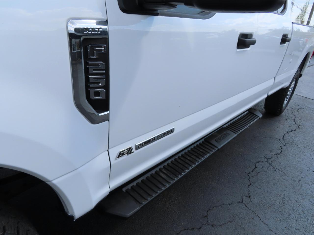 Ford Super Duty F-250 SRW XLT 4WD Crew Cab 8' Box 2019