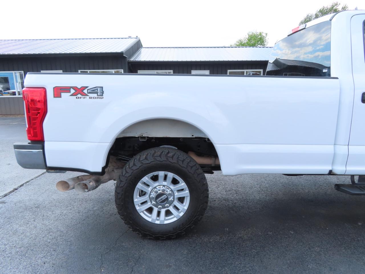 Ford Super Duty F-250 SRW XLT 4WD Crew Cab 8' Box 2019