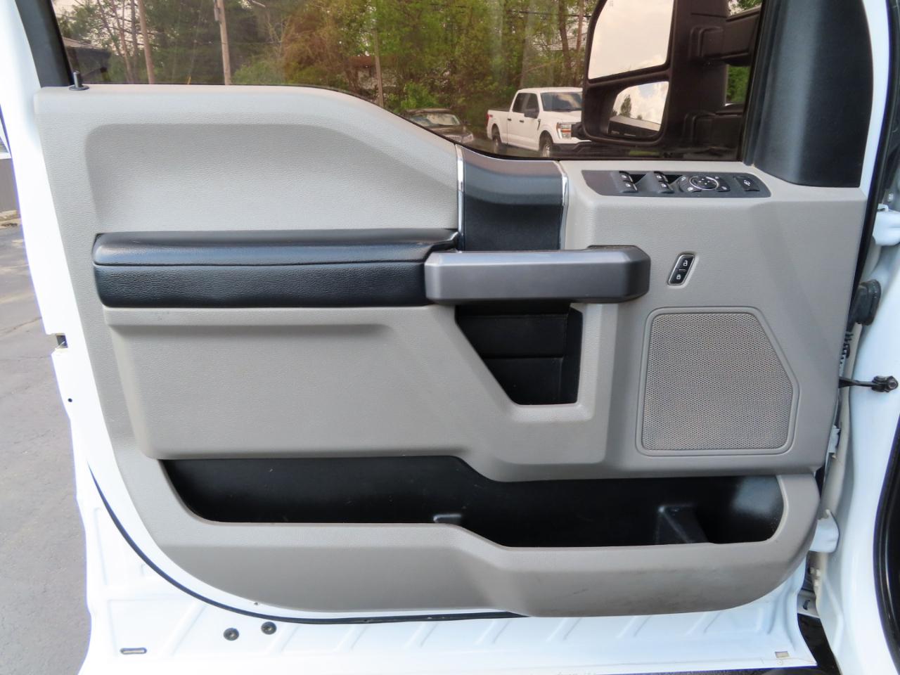 Ford Super Duty F-250 SRW XLT 4WD Crew Cab 8' Box 2019