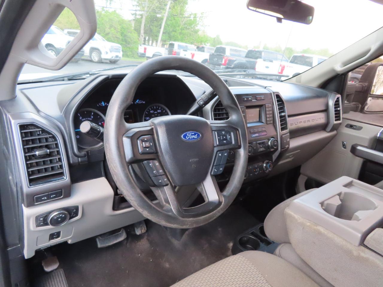 Ford Super Duty F-250 SRW XLT 4WD Crew Cab 8' Box 2019