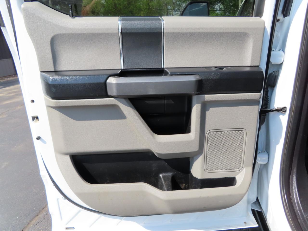 Ford Super Duty F-250 SRW XLT 4WD Crew Cab 8' Box 2019