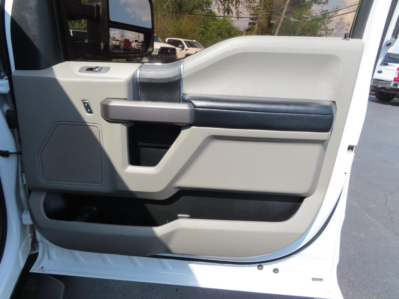 Ford Super Duty F-250 SRW XLT 4WD Crew Cab 8' Box 2019