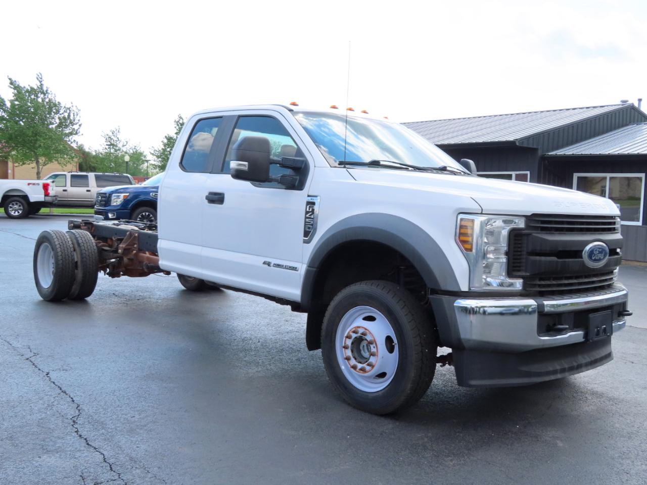 Ford Super Duty F-450 DRW XL 4WD SuperCab 168" WB 60" CA 2019