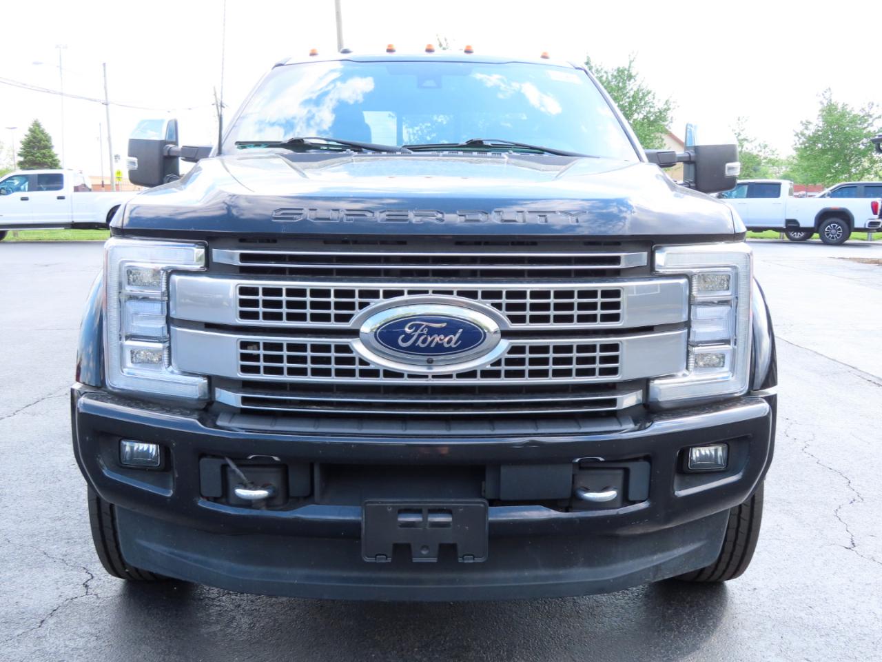 Ford Super Duty F-450 DRW Platinum 4WD Crew Cab 8' Box 2018