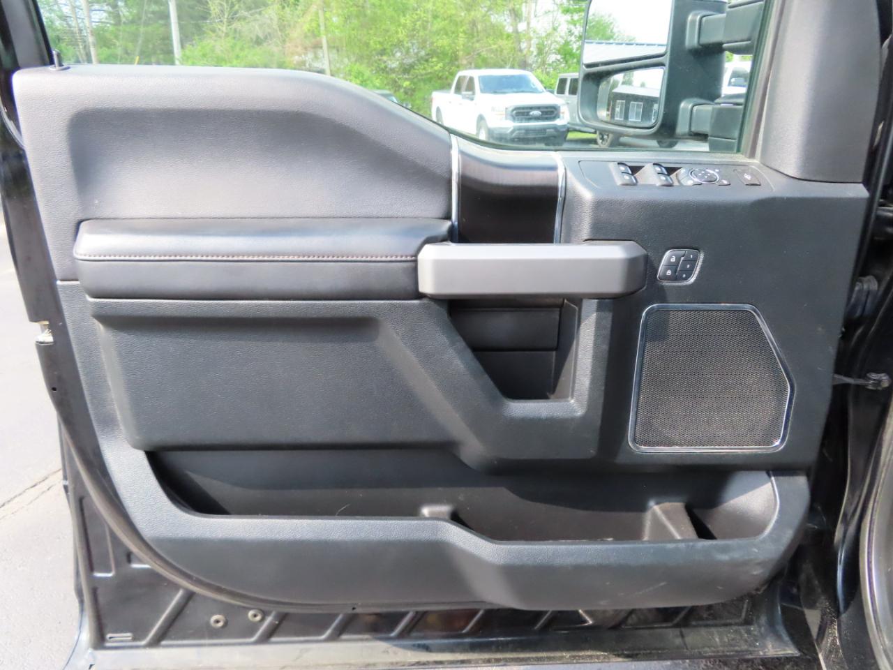 Ford Super Duty F-450 DRW Platinum 4WD Crew Cab 8' Box 2018