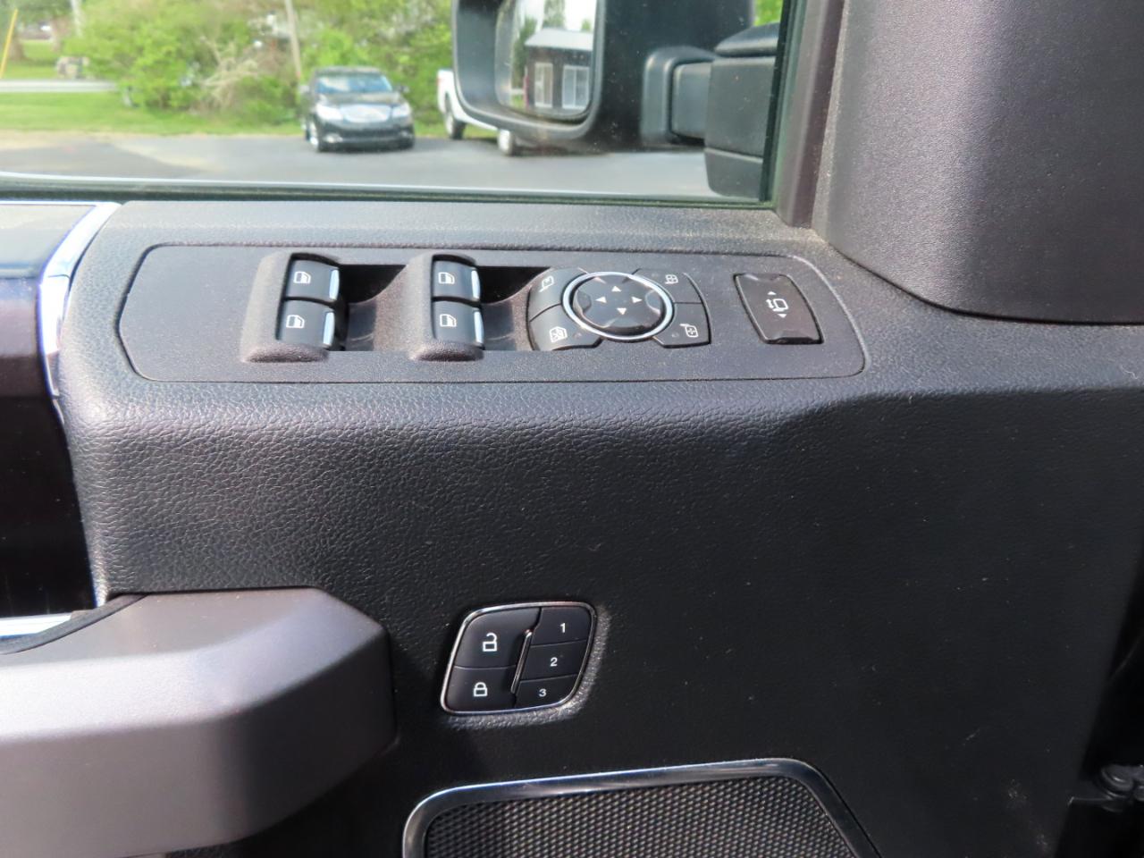 Ford Super Duty F-450 DRW Platinum 4WD Crew Cab 8' Box 2018