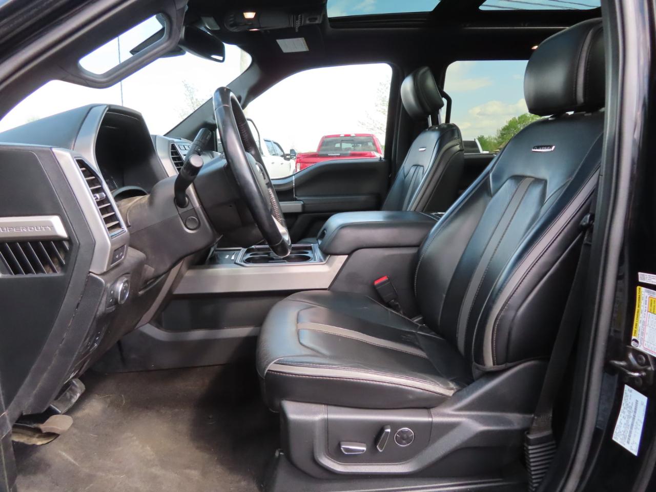 Ford Super Duty F-450 DRW Platinum 4WD Crew Cab 8' Box 2018