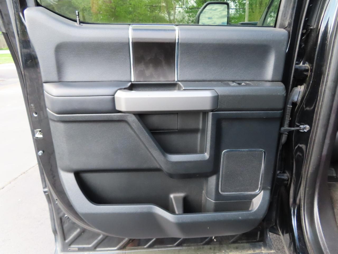 Ford Super Duty F-450 DRW Platinum 4WD Crew Cab 8' Box 2018