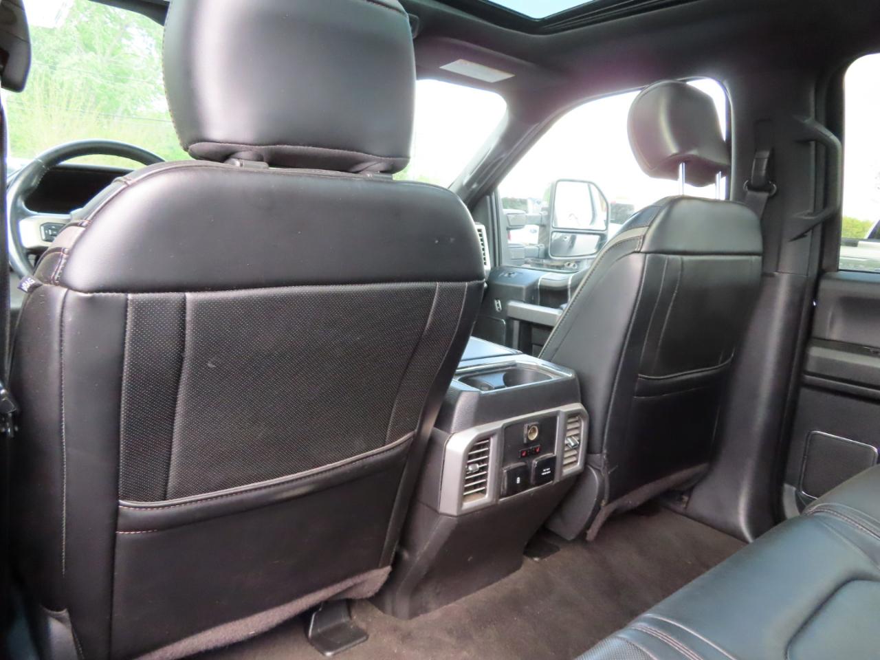 Ford Super Duty F-450 DRW Platinum 4WD Crew Cab 8' Box 2018