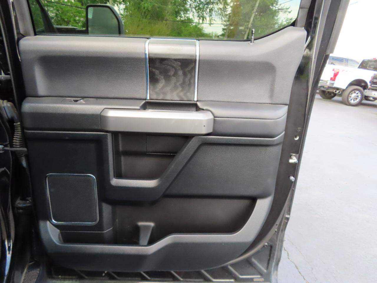 Ford Super Duty F-450 DRW Platinum 4WD Crew Cab 8' Box 2018