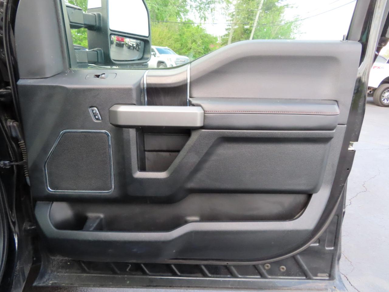 Ford Super Duty F-450 DRW Platinum 4WD Crew Cab 8' Box 2018