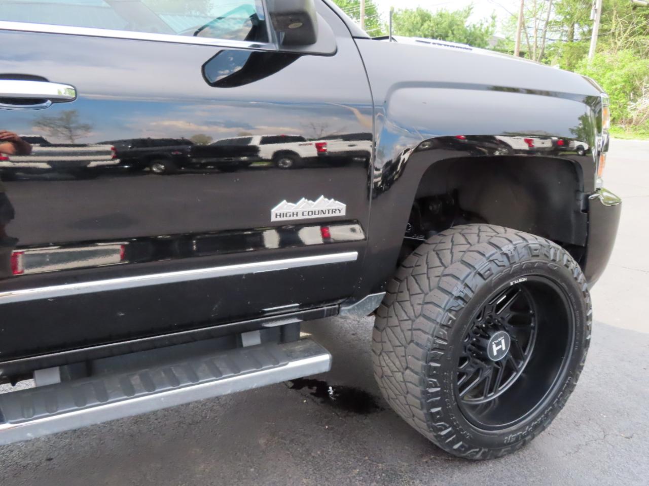 Chevrolet Silverado 2500HD Built After Aug 14 4WD Crew Cab 153.7" High Country 2015