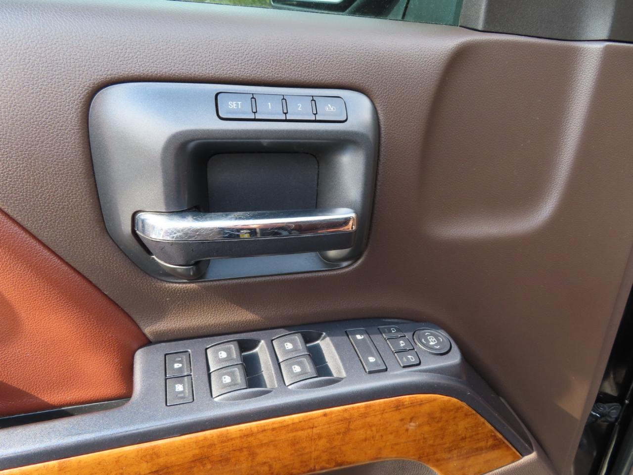 Chevrolet Silverado 2500HD Built After Aug 14 4WD Crew Cab 153.7" High Country 2015