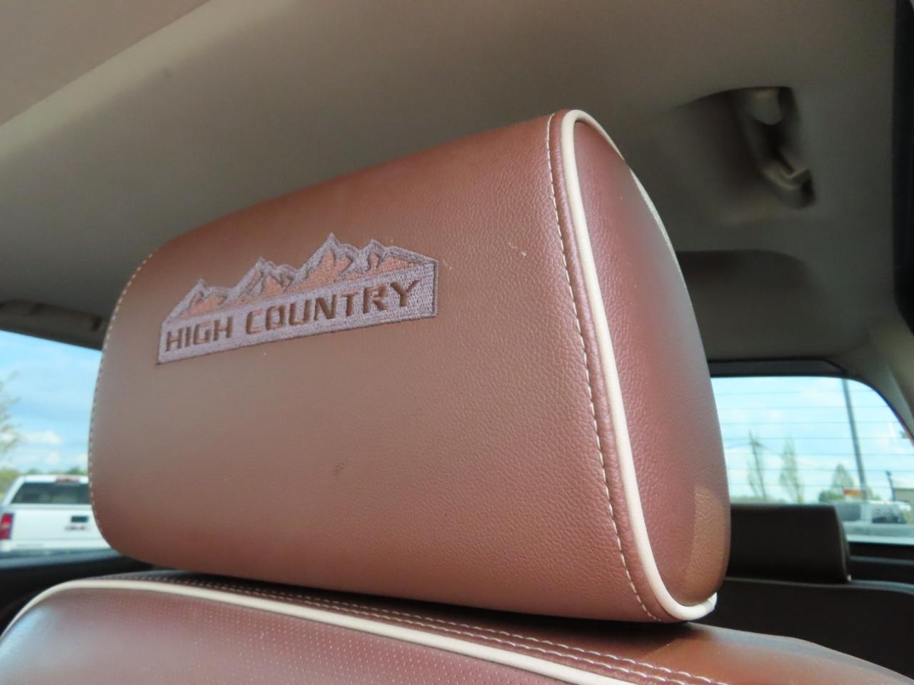 Chevrolet Silverado 2500HD Built After Aug 14 4WD Crew Cab 153.7" High Country 2015