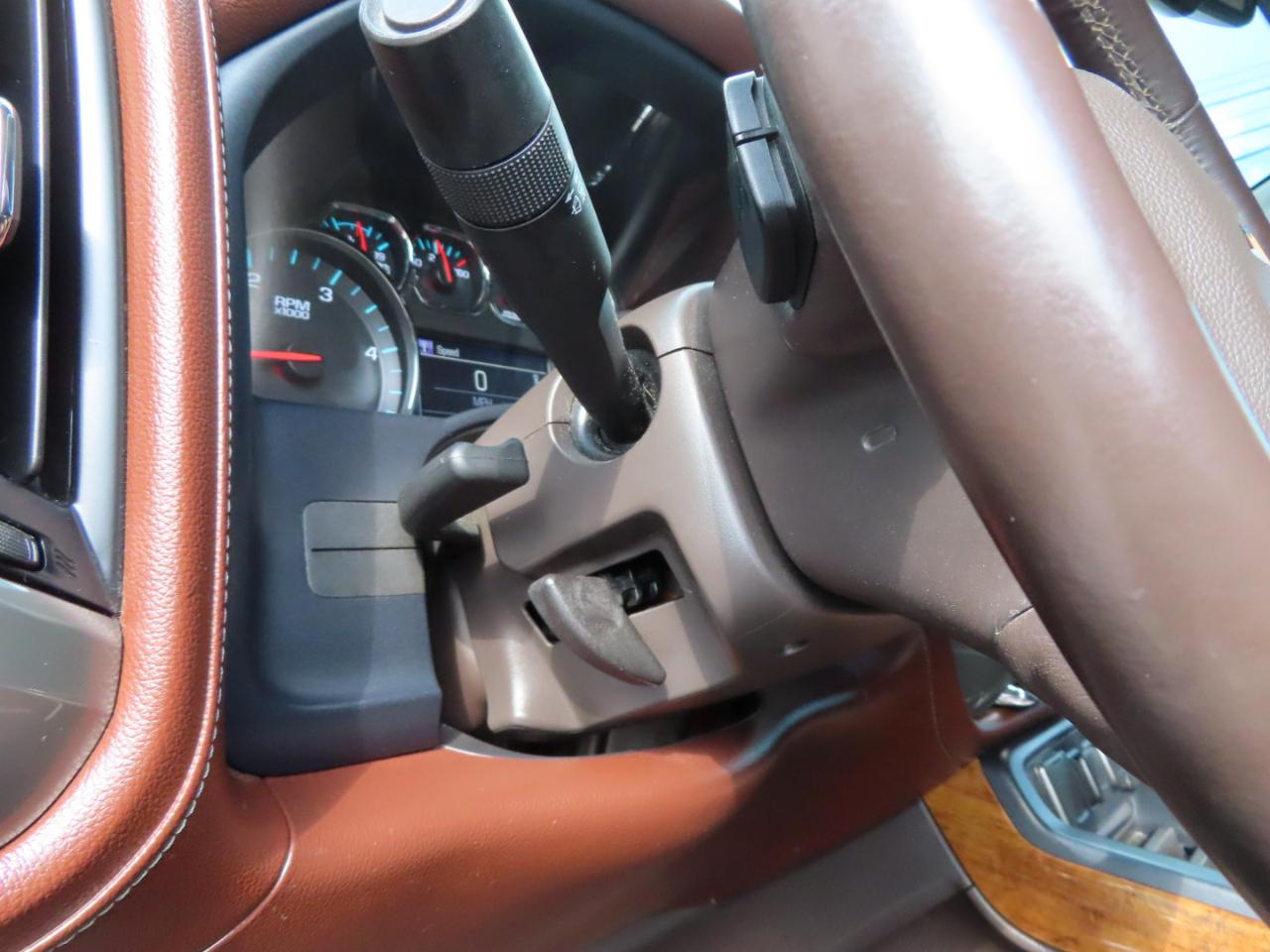 Chevrolet Silverado 2500HD Built After Aug 14 4WD Crew Cab 153.7" High Country 2015