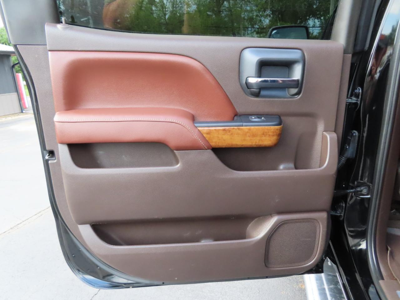 Chevrolet Silverado 2500HD Built After Aug 14 4WD Crew Cab 153.7" High Country 2015