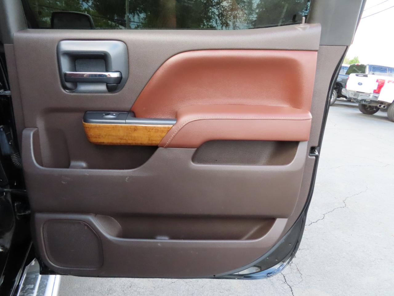 Chevrolet Silverado 2500HD Built After Aug 14 4WD Crew Cab 153.7" High Country 2015