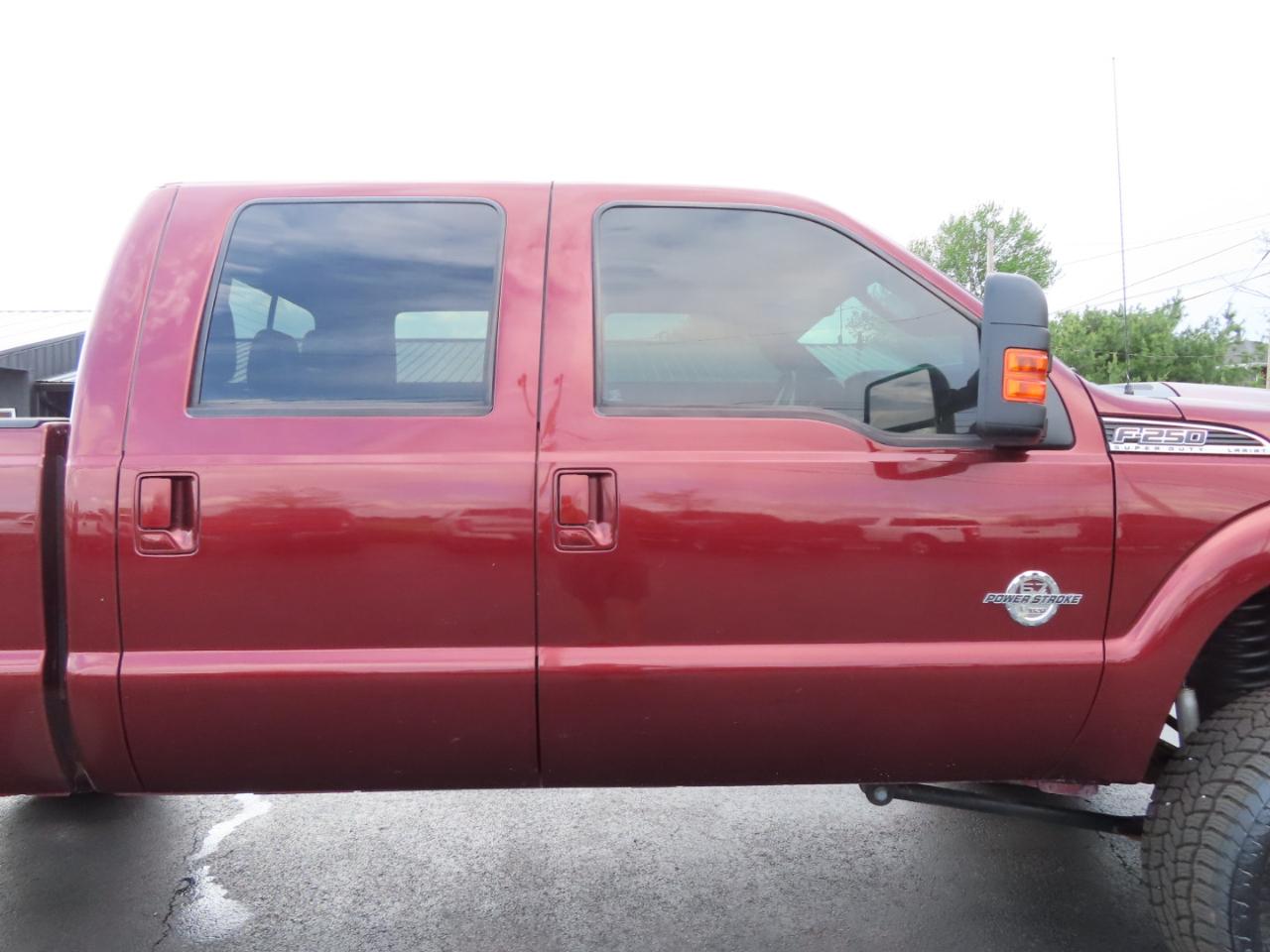 Ford Super Duty F-250 SRW 4WD Crew Cab 156" Lariat 2016