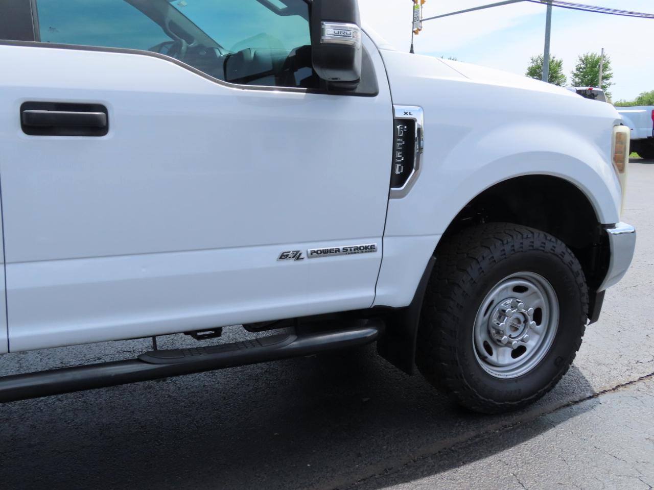 Ford Super Duty F-250 SRW XL 4WD Crew Cab 8' Box 2019