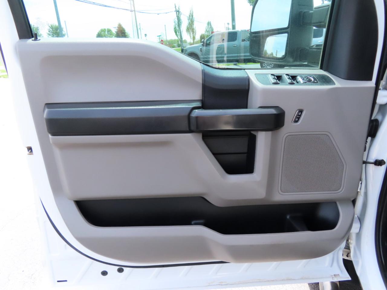 Ford Super Duty F-250 SRW XL 4WD Crew Cab 8' Box 2019