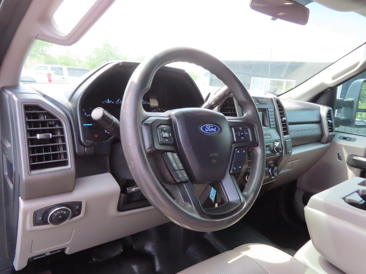 Ford Super Duty F-250 SRW XL 4WD Crew Cab 8' Box 2019