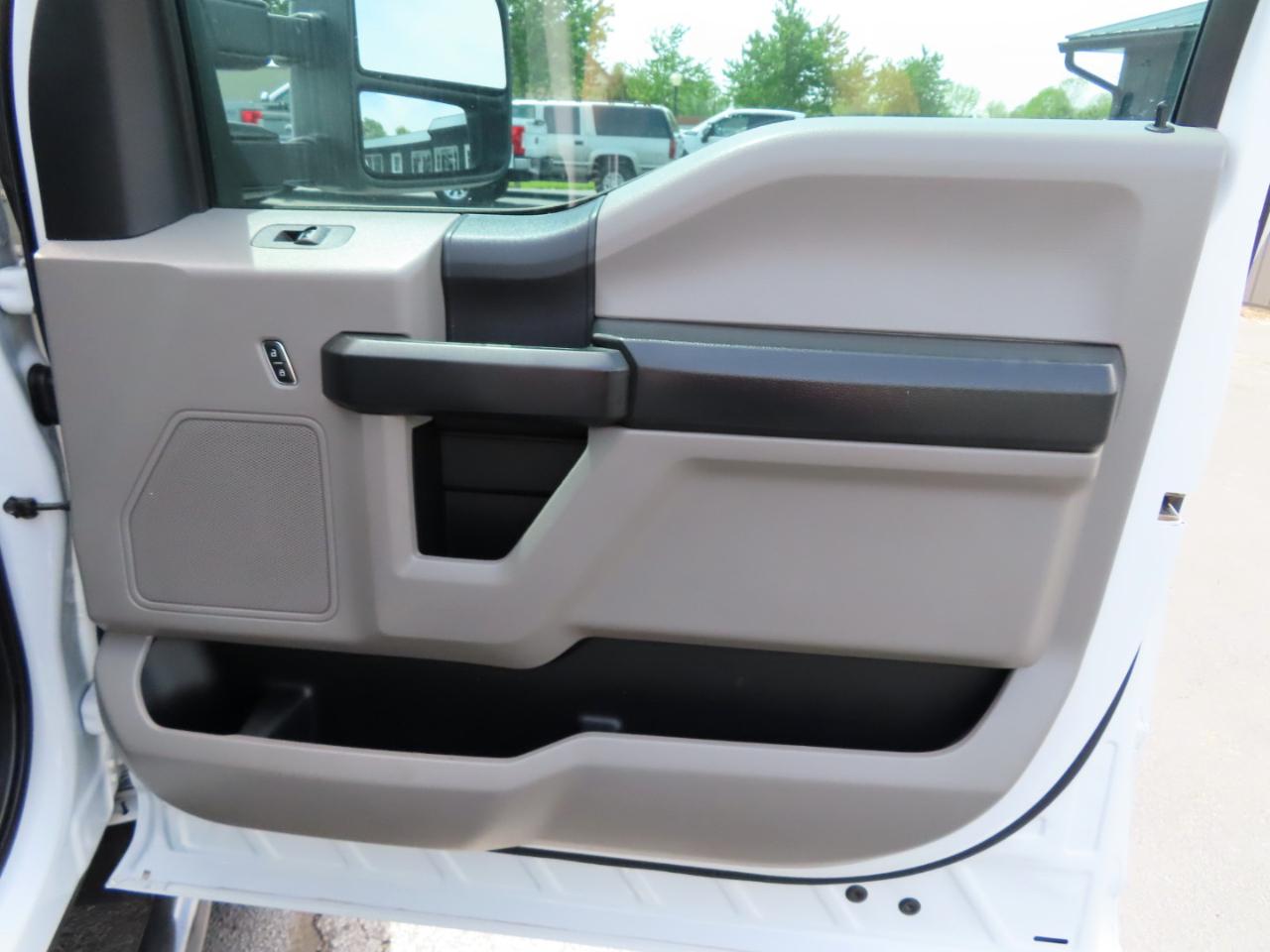 Ford Super Duty F-250 SRW XL 4WD Crew Cab 8' Box 2019