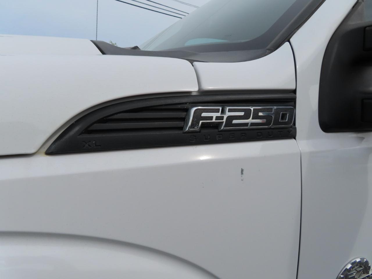 Ford Super Duty F-250 SRW 4WD Crew Cab 156" XL 2016
