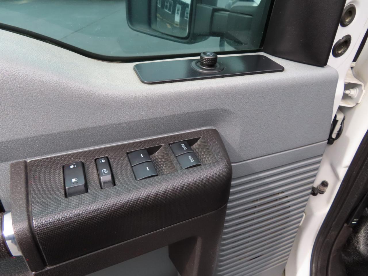 Ford Super Duty F-250 SRW 4WD Crew Cab 156" XL 2016