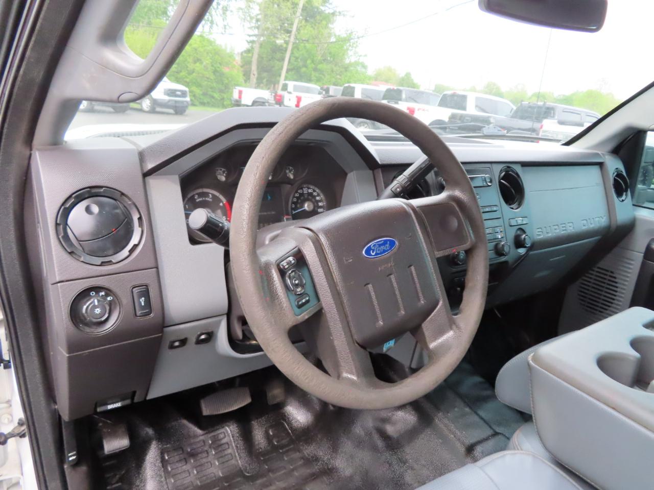 Ford Super Duty F-250 SRW 4WD Crew Cab 156" XL 2016