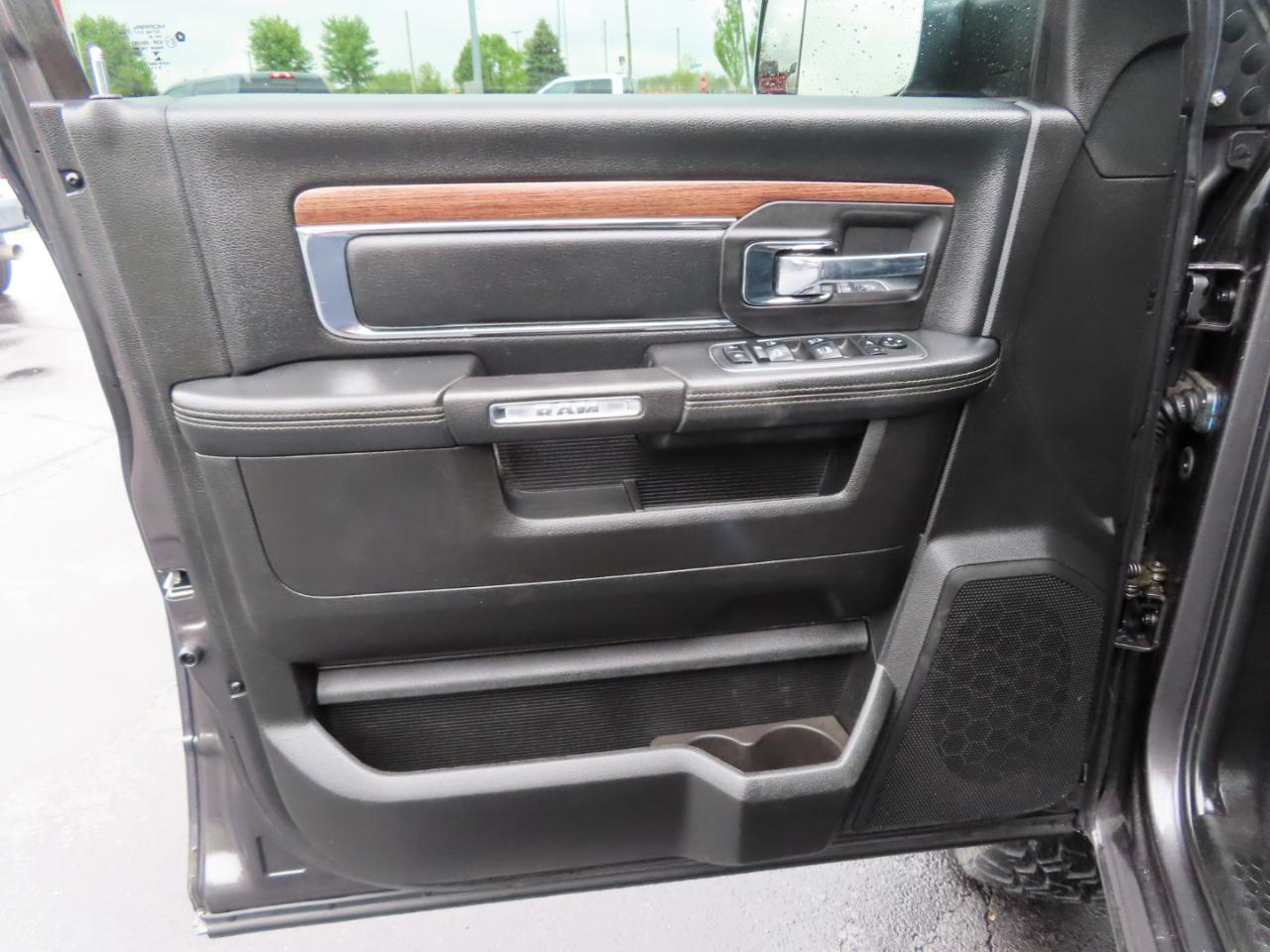 RAM 3500 Laramie 4x4 Crew Cab 8' Box 2018