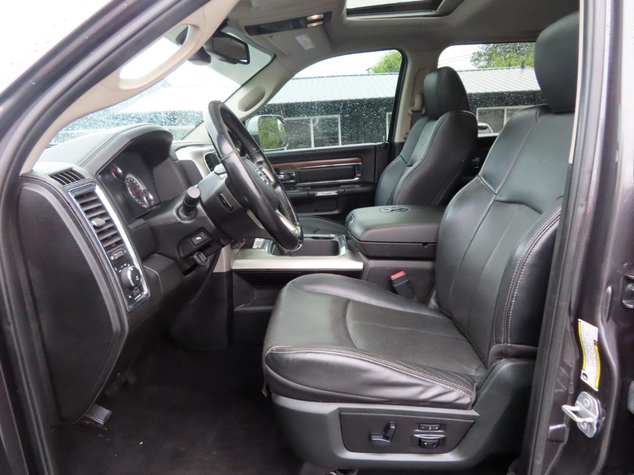 RAM 3500 Laramie 4x4 Crew Cab 8' Box 2018