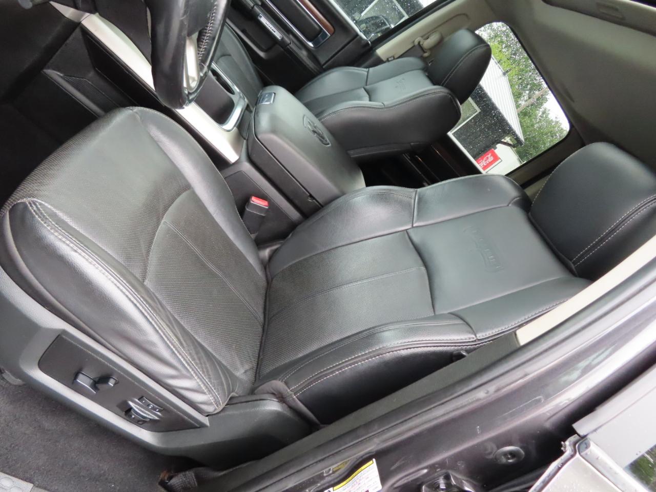 RAM 3500 Laramie 4x4 Crew Cab 8' Box 2018