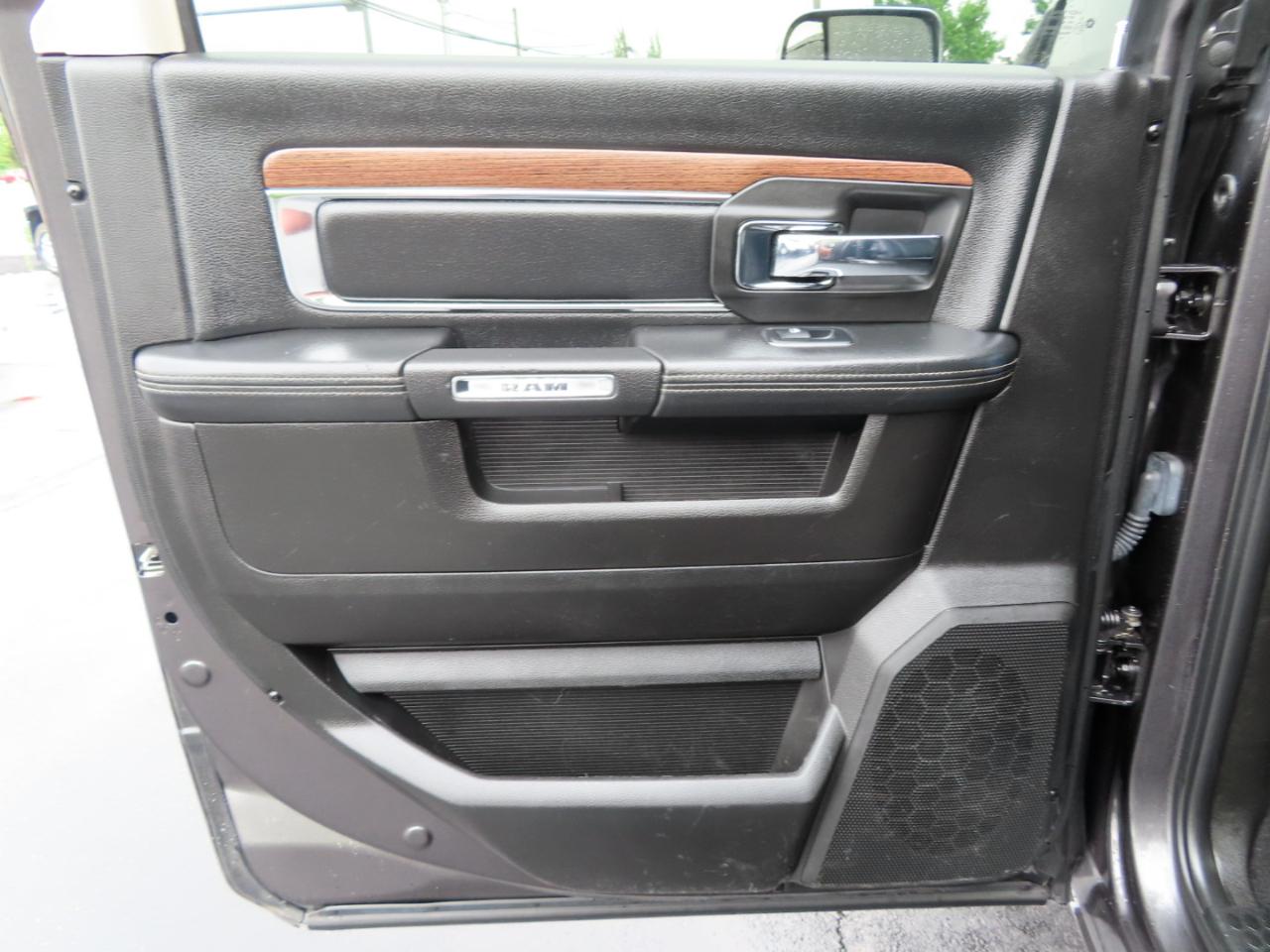 RAM 3500 Laramie 4x4 Crew Cab 8' Box 2018