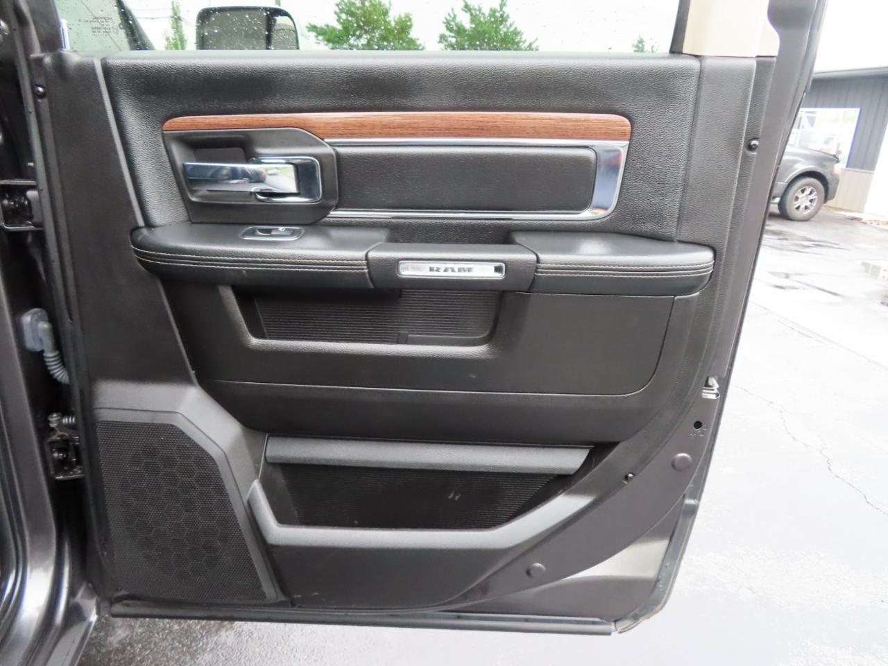 RAM 3500 Laramie 4x4 Crew Cab 8' Box 2018