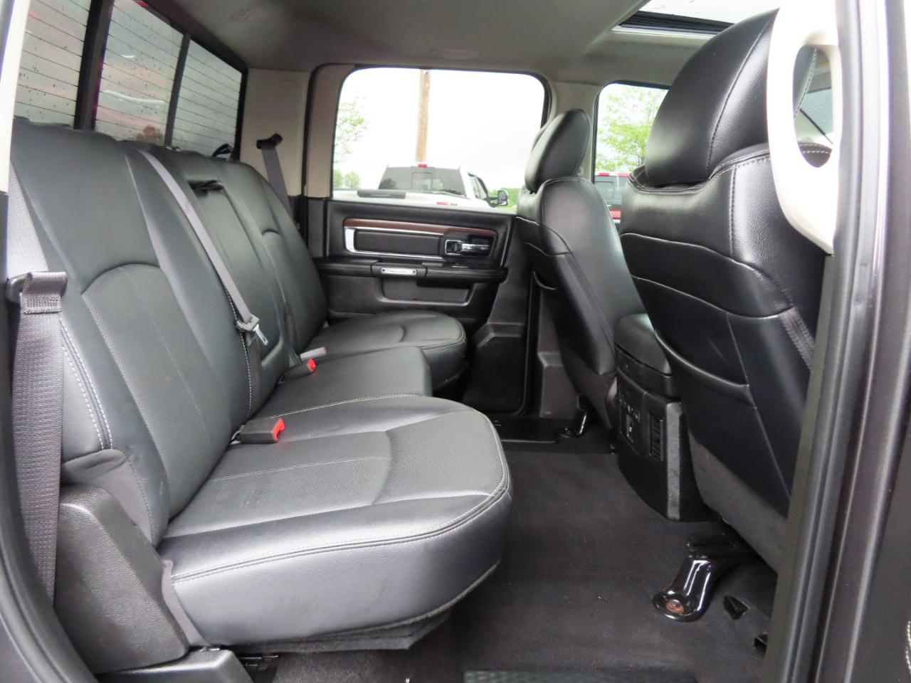 RAM 3500 Laramie 4x4 Crew Cab 8' Box 2018