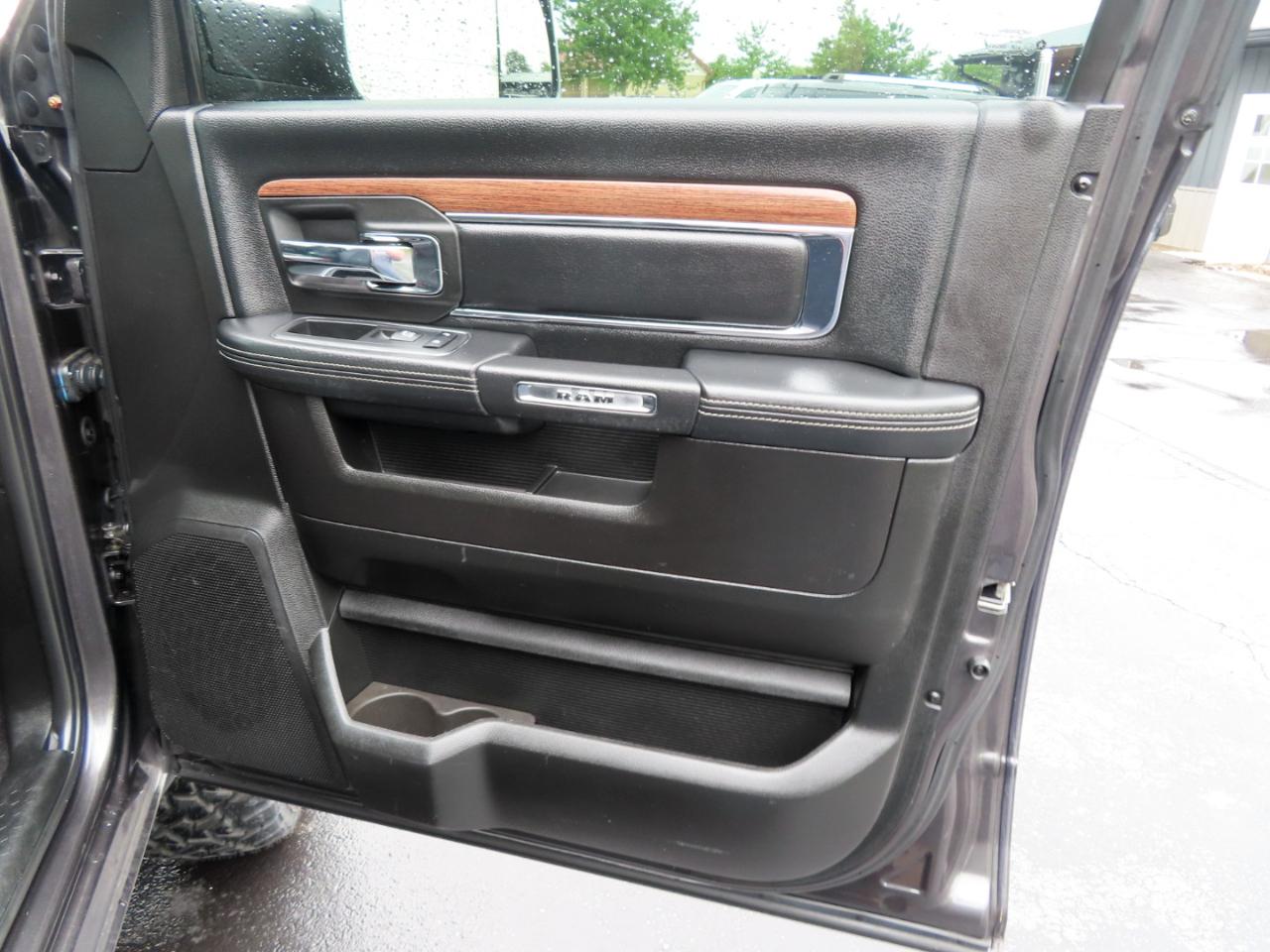 RAM 3500 Laramie 4x4 Crew Cab 8' Box 2018