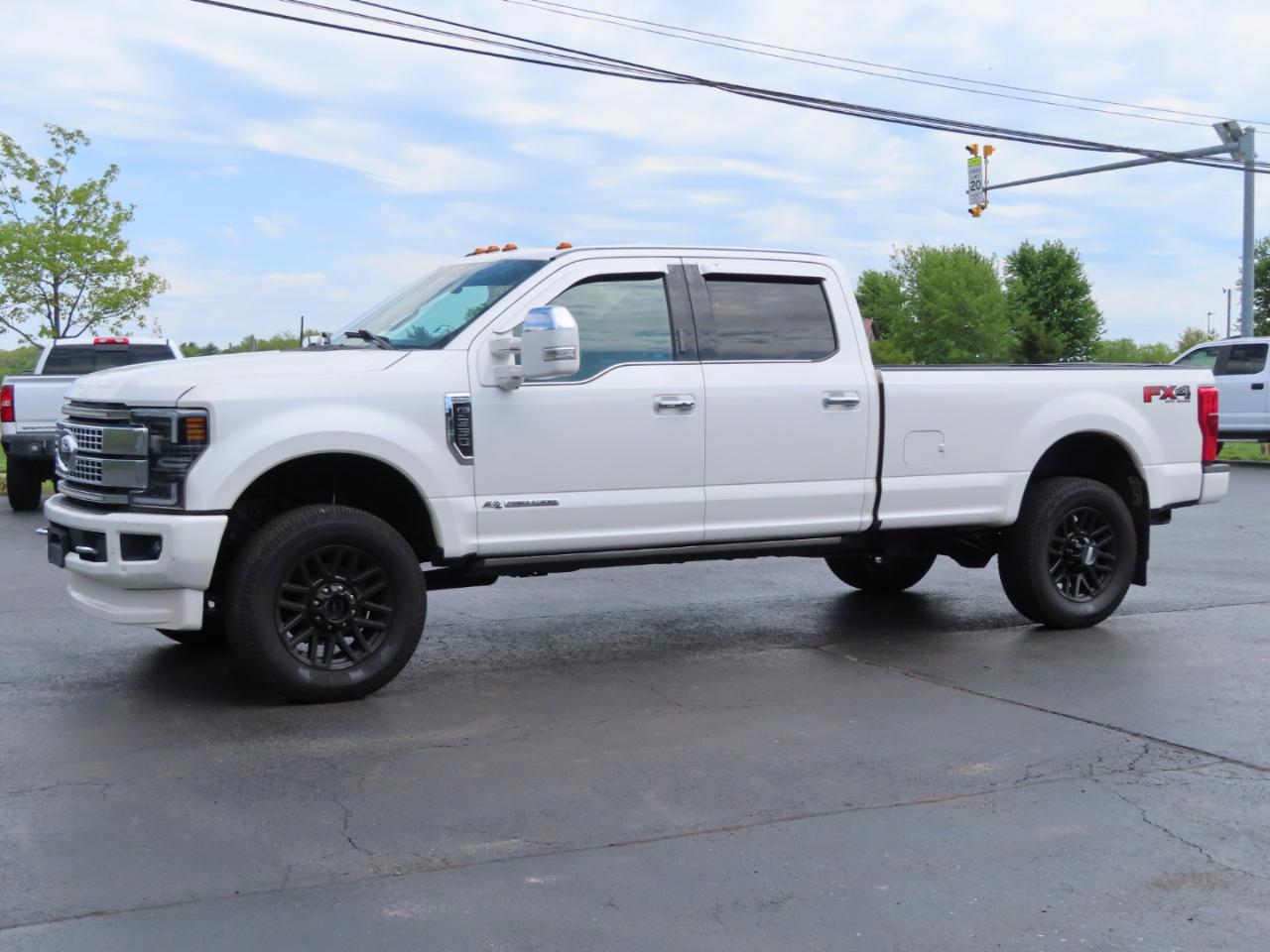 Ford Super Duty F-350 SRW Platinum 4WD Crew Cab 8' Box 2017