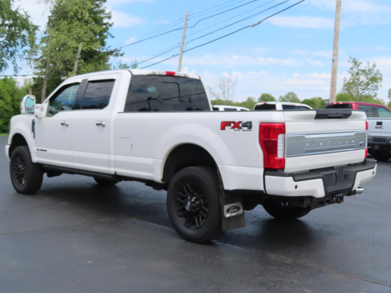 Ford Super Duty F-350 SRW Platinum 4WD Crew Cab 8' Box 2017