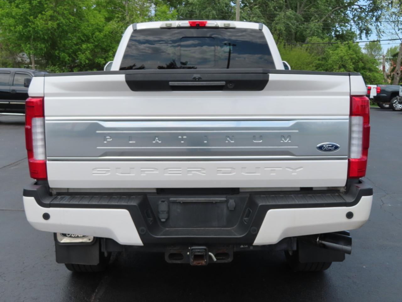 Ford Super Duty F-350 SRW Platinum 4WD Crew Cab 8' Box 2017