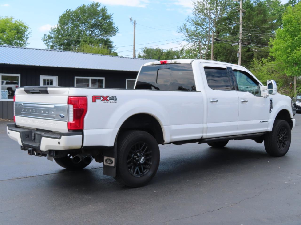 Ford Super Duty F-350 SRW Platinum 4WD Crew Cab 8' Box 2017