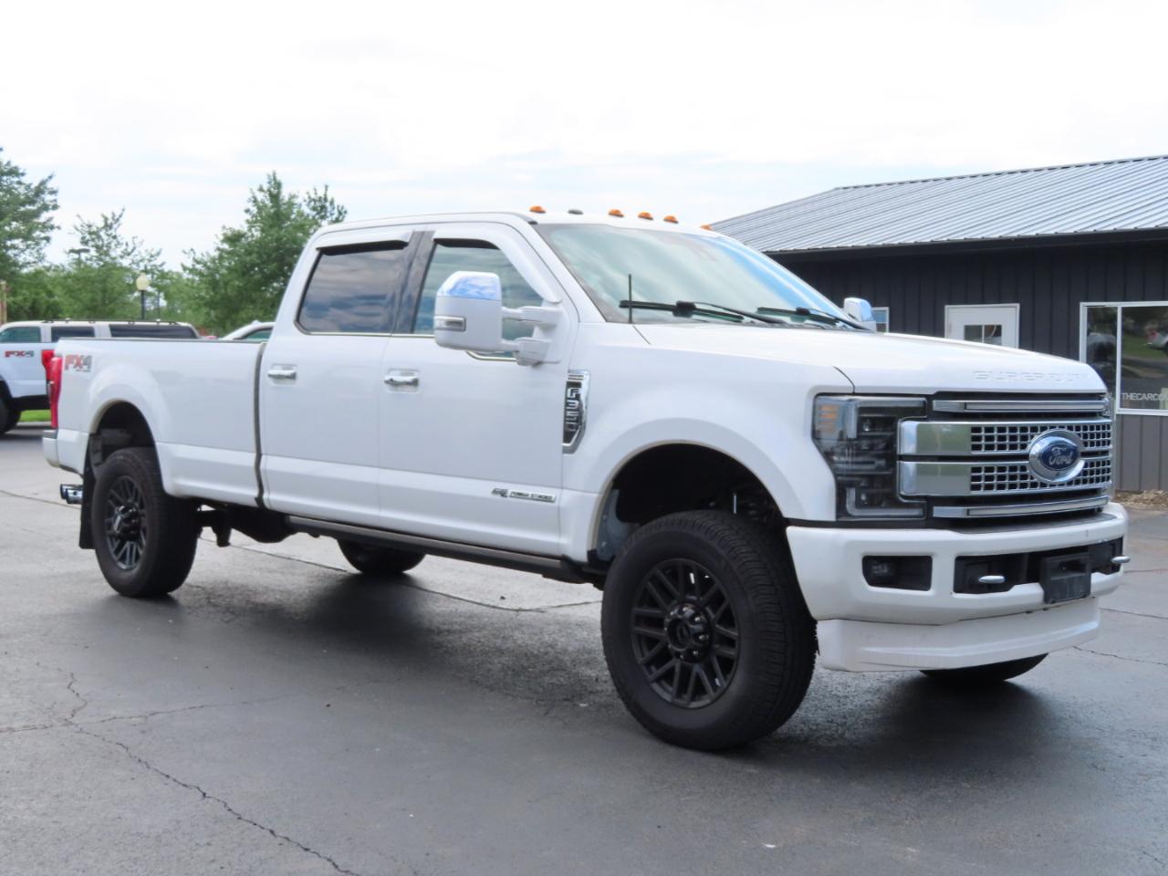 Ford Super Duty F-350 SRW Platinum 4WD Crew Cab 8' Box 2017