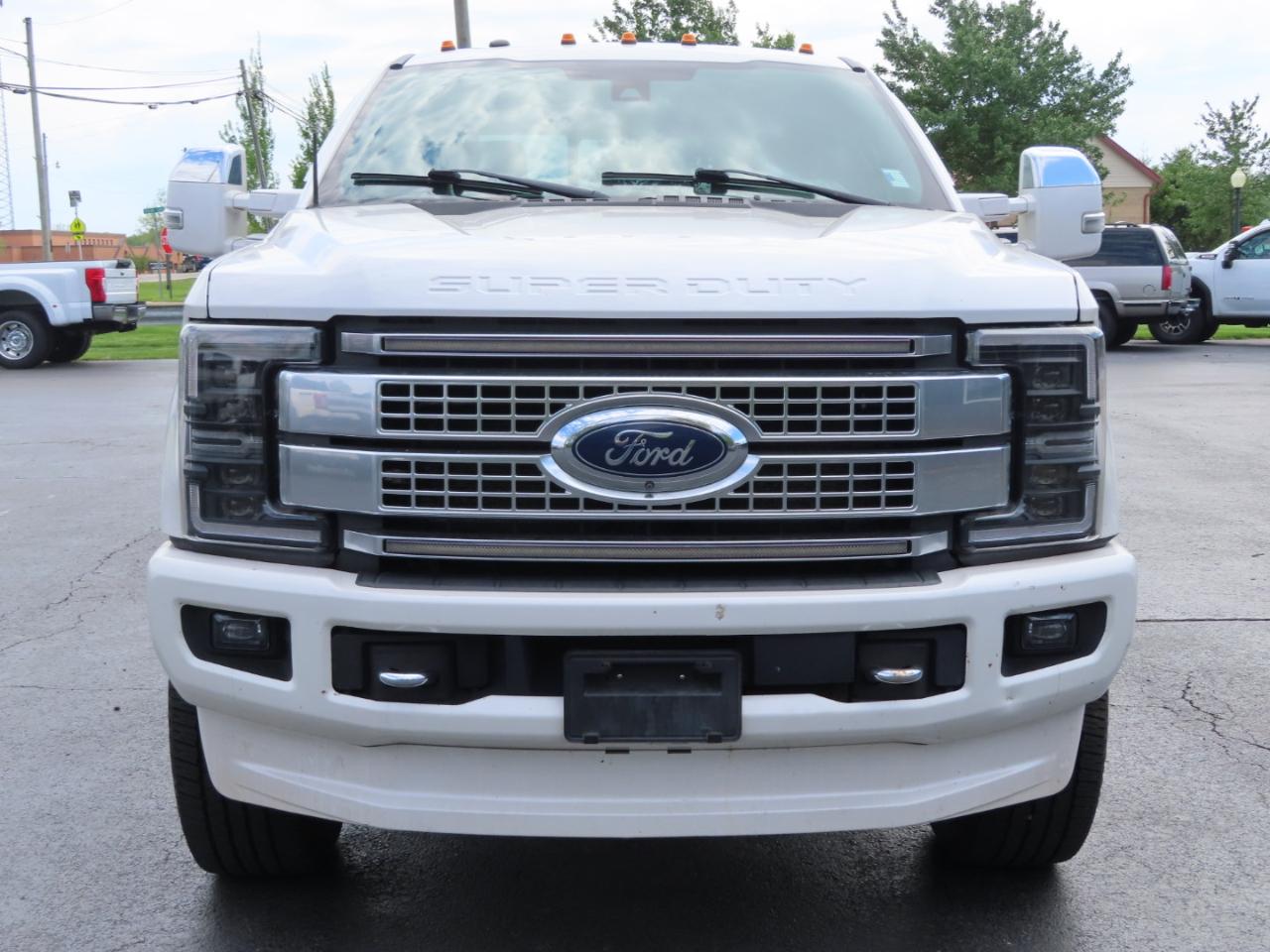 Ford Super Duty F-350 SRW Platinum 4WD Crew Cab 8' Box 2017