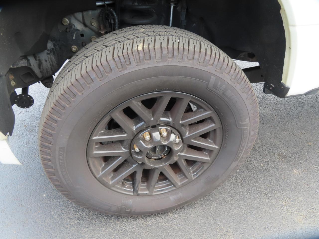 Ford Super Duty F-350 SRW Platinum 4WD Crew Cab 8' Box 2017