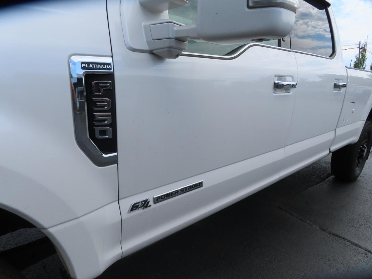 Ford Super Duty F-350 SRW Platinum 4WD Crew Cab 8' Box 2017