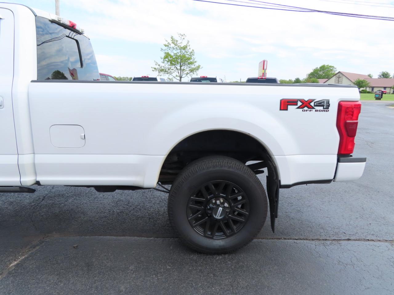 Ford Super Duty F-350 SRW Platinum 4WD Crew Cab 8' Box 2017